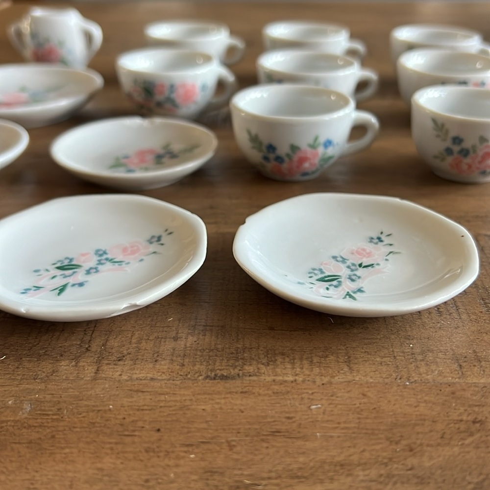 Vintage Children’s Tea Set - Picture 3 of 9